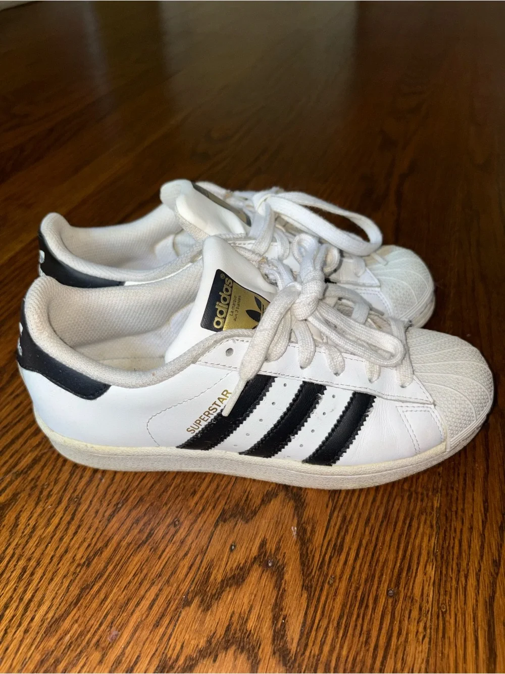 Adidas Superstar Sneakers Size 6 - Picture 5 of 7